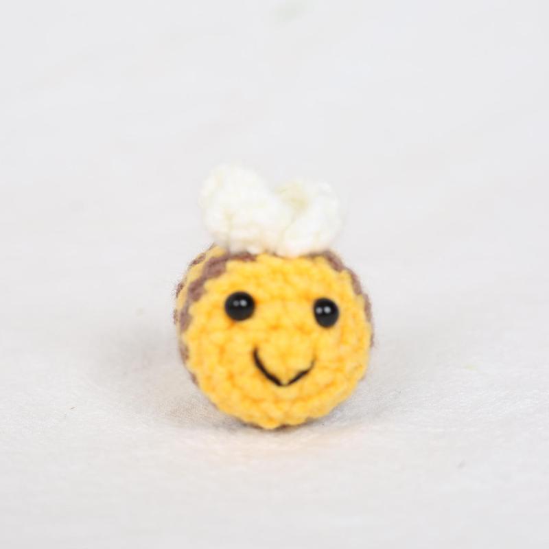 5/1pcs DIY Little Bee Keychains Creative Doll Yarn Hand Woven Gift Cute and Funny Cartoon Pendants Finished Product