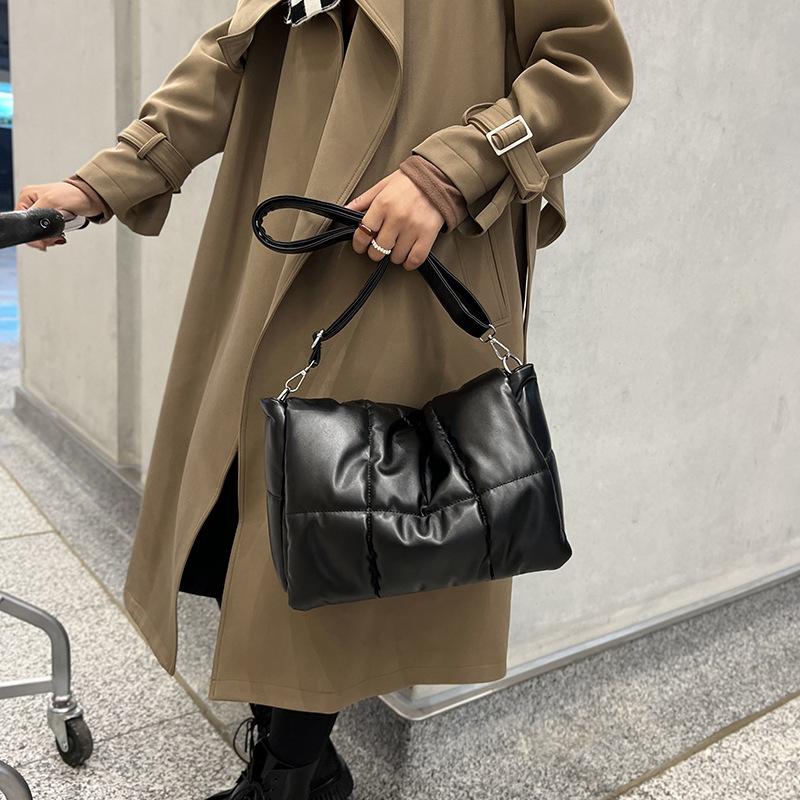 Yogodlns Осенне-зимняя пуховая сумка на плечо, женская сумка из искусственной кожи с клапаном, сумка через плечо, большая вместительная сумка-мессенджер из губки Bolsa