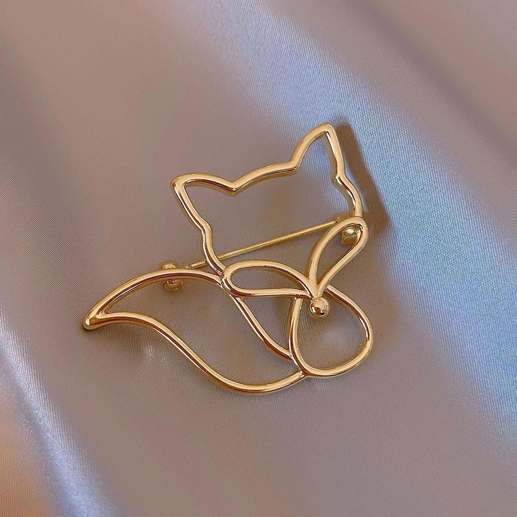 Summer Anti-Exposure Brooch: Fashionable and Luxurious Collar Pin for Women.