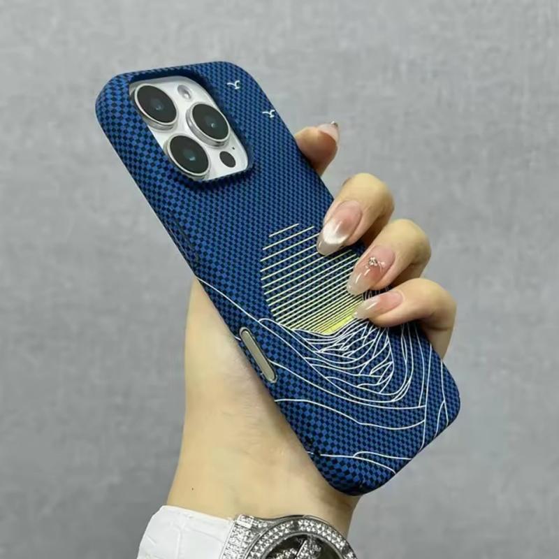 Роскошный Тонкий Чехол-Броня с Узором из Углеродного Волокна для iPhone 16 15 14 13 Pro Max Пластиковый Ударопрочный Защитный Бампер
