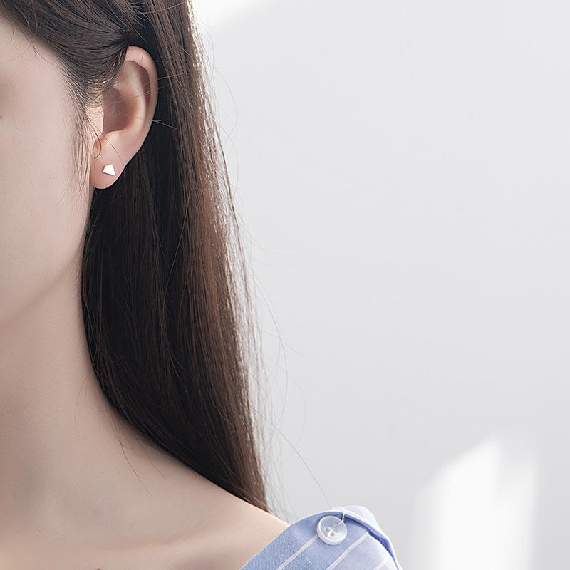 Серьги-гвоздики в форме полигона, женские, необычной геометрической формы, асимметричные, матовые, студенческие, корейская версия, серьги-гвоздики в стиле ниши