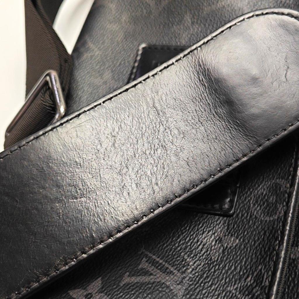 [Pre-Owned] Voyager Series Classic Monogram Coated Canvas Messenger Bag - Good #6YNF5Z