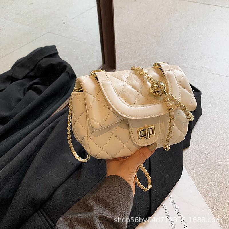 Популярная сумка этого года 2025 новая модная сумка через плечо высококачественная текстурированная маленькая квадратная сумка летняя универсальная сумка-мессенджер на цепочке