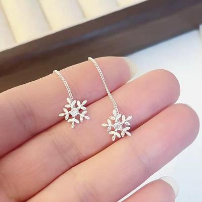 Серебряные серьги-каффы с кисточкой в виде снежинки и цирконами - Универсальные, Элегантные, В сказочном стиле для женщин