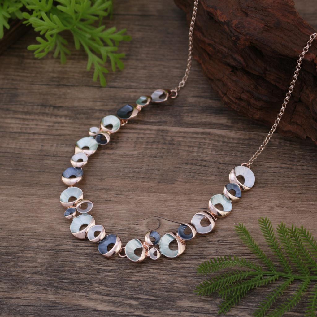 Новое эмалевое цветное полое ожерелье из сплава в виде цветка, женское ожерелье с маленькими цветами неправильной формы с высоким чувством стиля