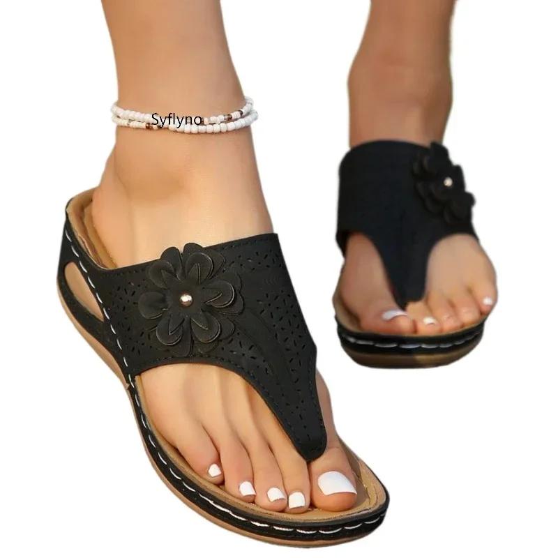 Модные Новые Женские Ретро Босоножки на Танкетке с Цветочным Принтом Летние Пляжные Нескользящие Платформенные Шлепанцы Женские Удобные Шлепанцы с Перемычкой для Пальца для Улицы