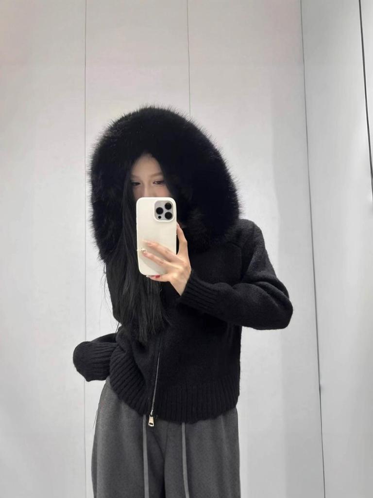 Женский короткий вязаный кардиган с капюшоном и воротником из искусственного лисьего меха - Новый осенне-зимний модный стиль