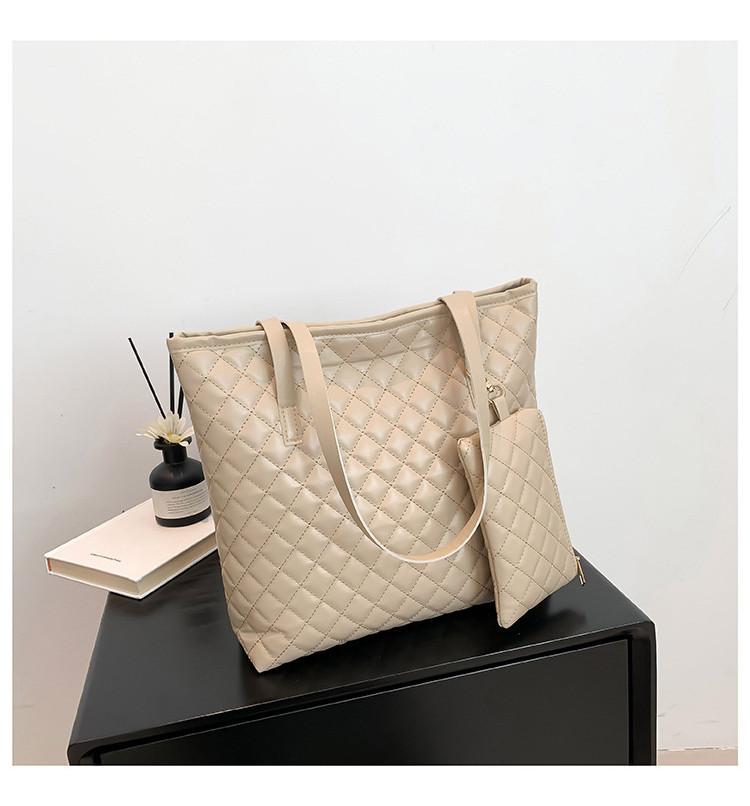 Stylish Large Capacity Quilted Shoulder Tote Bag For Women Urban Chic Handbag 2023 Trend