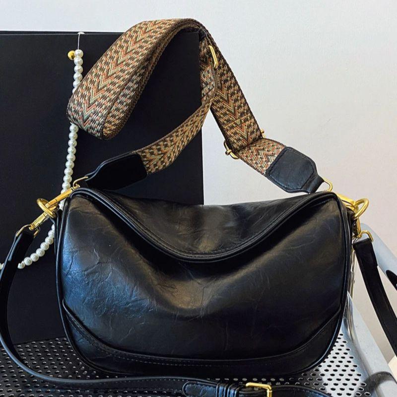 Customize the New Ebony Women's Bag, Commuter Versatile and Explosive Messenger Bag, Underarm Bag, Fashionable Dumpling Niche Shoulder Bag.