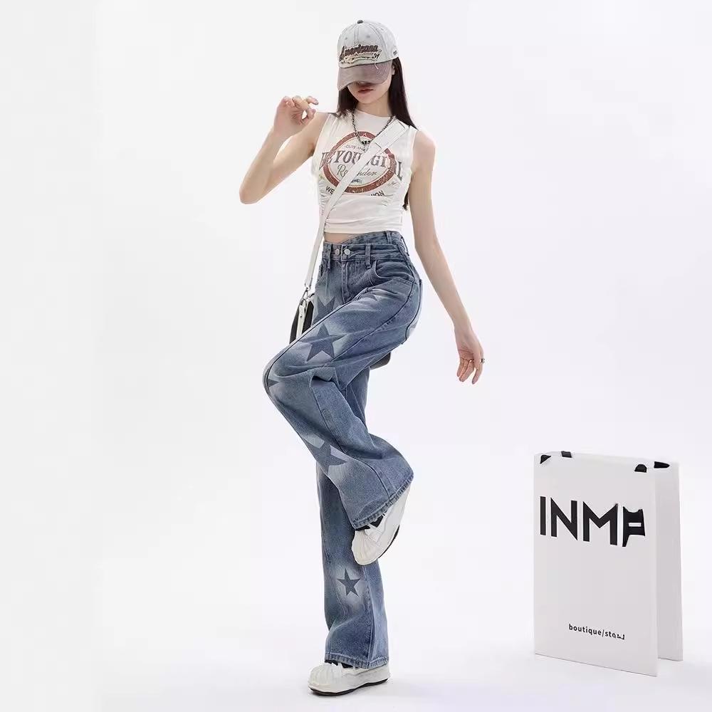 Женские джинсы нестандартного кроя с высокой талией — облегающий, свободный, стильный дизайн с широкими штанинами на весну.