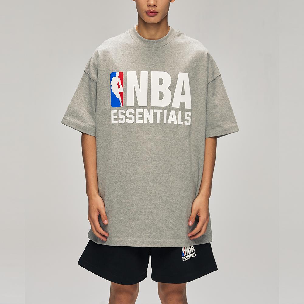 Fear of God Essentials Футболка NBA 90-х Бетонно-серый Мужские Топы Серый 125NB252002F