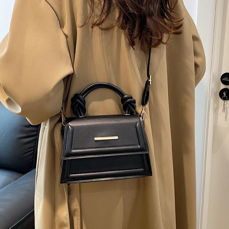 Маленькая сумка женская сумочка новая простая сумка-мессенджер однотонная маленькая свежая зарубежная текстура для поездок на работу на плечо маленькая квадратная сумка