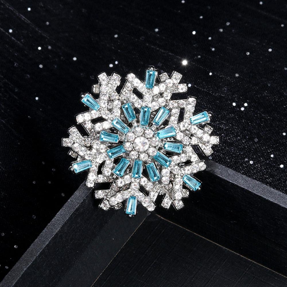 Sparkling Creative Snowflake Pin Rhinestone Zinc Zinc Alloy Zircon Badge Valentine's Day