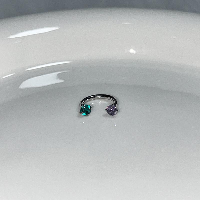 Стильная серьга-кафф в форме подковы из титановой стали с циркониевой шпилькой