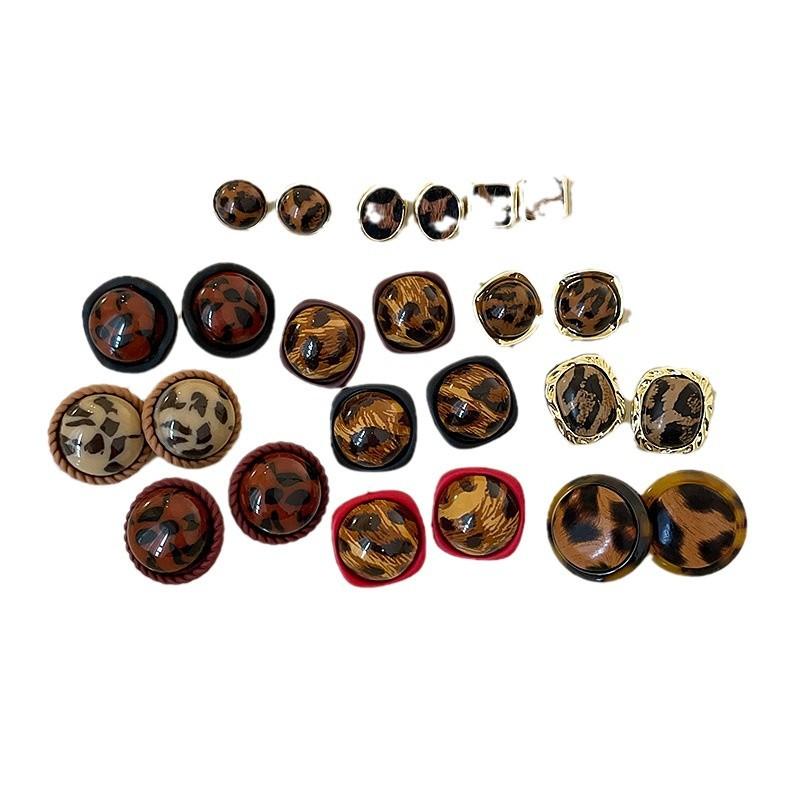 Нишевые высококачественные серьги-гвоздики из смолы с леопардовым принтом, женские осенне-зимние ретро-легкие роскошные модные элегантные универсальные серьги для поездок на работу