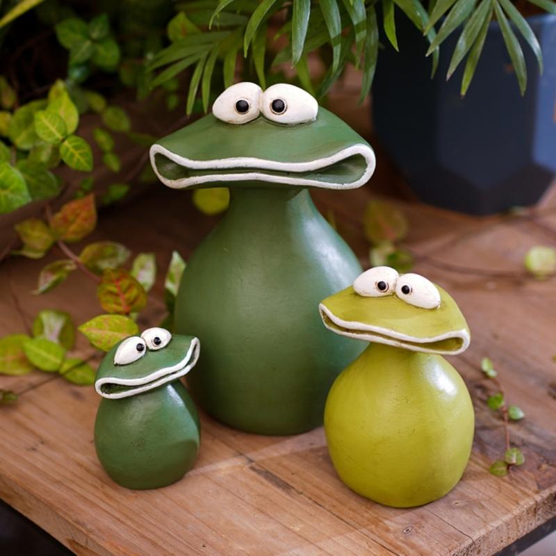 Frogs Figurines Resin Animal Garden Statues Funny Frogs Sculptures for Home Desk Decoration Funny Frogs Sculpture