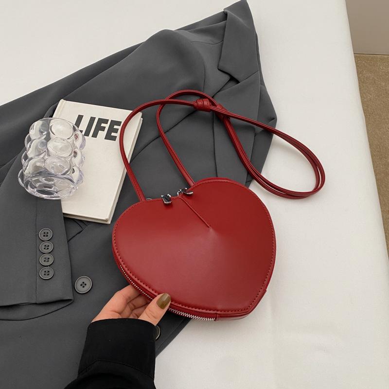 Fashion Bag Women's New Versatile Messenger Bag Mini Heart Bag