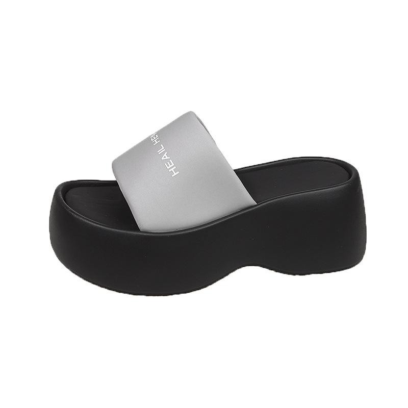 Женские тапочки с буквами и одним словом на толстой подошве, новые модели 2025 года, небольшое увеличение роста, удобные и легкие, простые сандалии с одной педалью