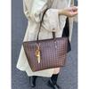 Премиальная ретро-сумка для通勤 для женщин 2025 новая модная плетеная сумка через плечо большой вместимости портативная сумка-тоут