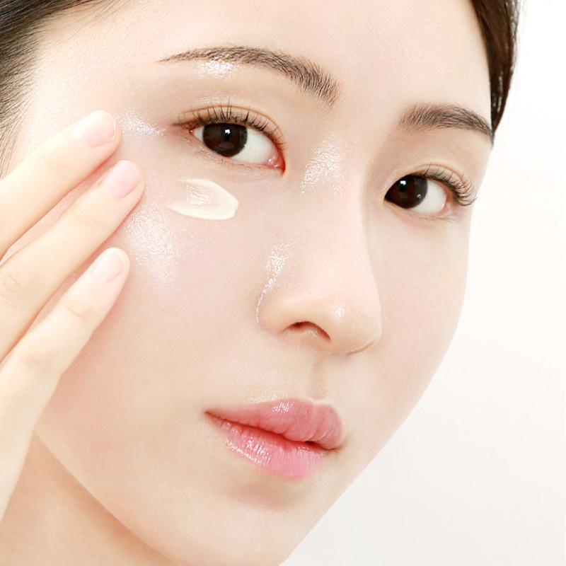 SO NATURAL So Vegan Нежное Масло-Бальзам для Глаз 30 мл