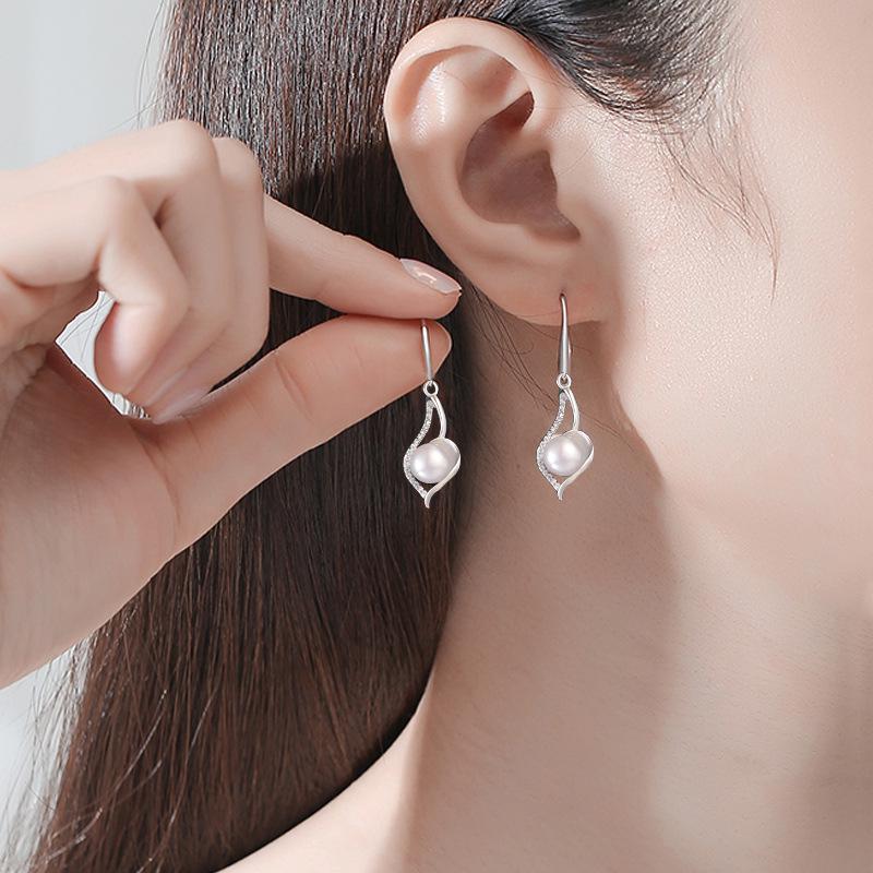 Серьги-подвески из стерлингового серебра S925 с жемчугом-багетом для женщин - Высококачественный модный дизайн в форме капли воды, стройнящий (2026)