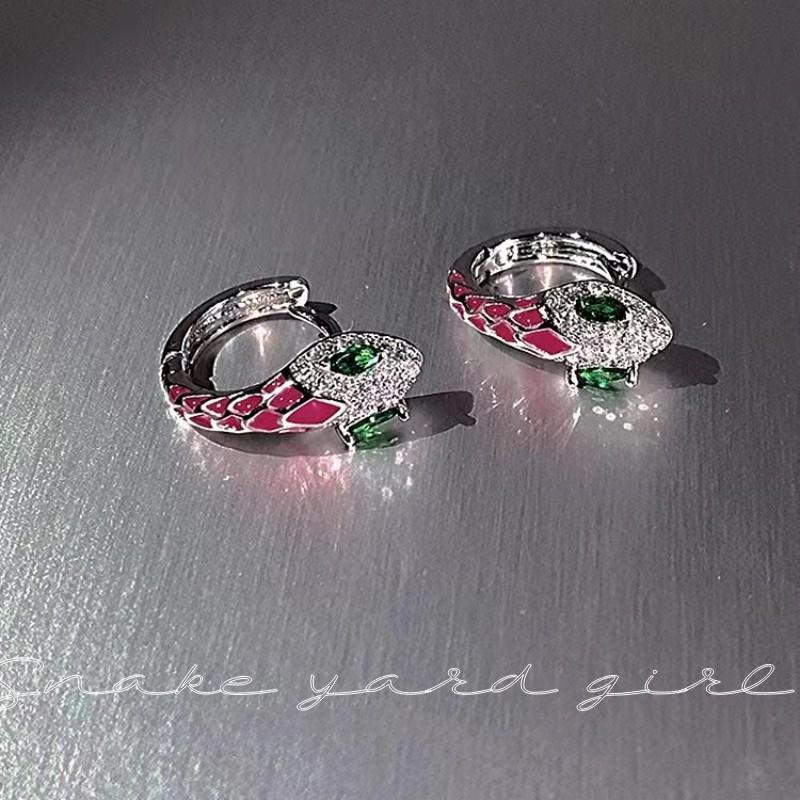 Серьги Snake House Girl: Шикарные розовые серьги в форме змеи для женщин, воплощающие стиль милой и крутой горячей девчонки.