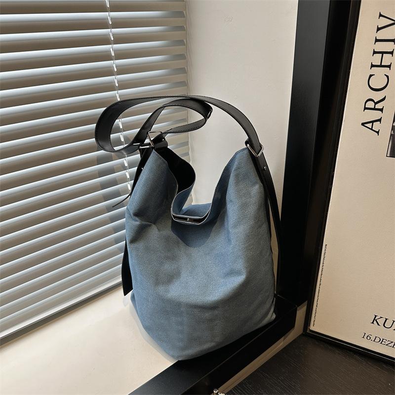Large Capacity Denim Bag Women's 2025 Autumn New Trendy Shoulder Messenger Bag Large Bag Korean Niche Bucket Bag