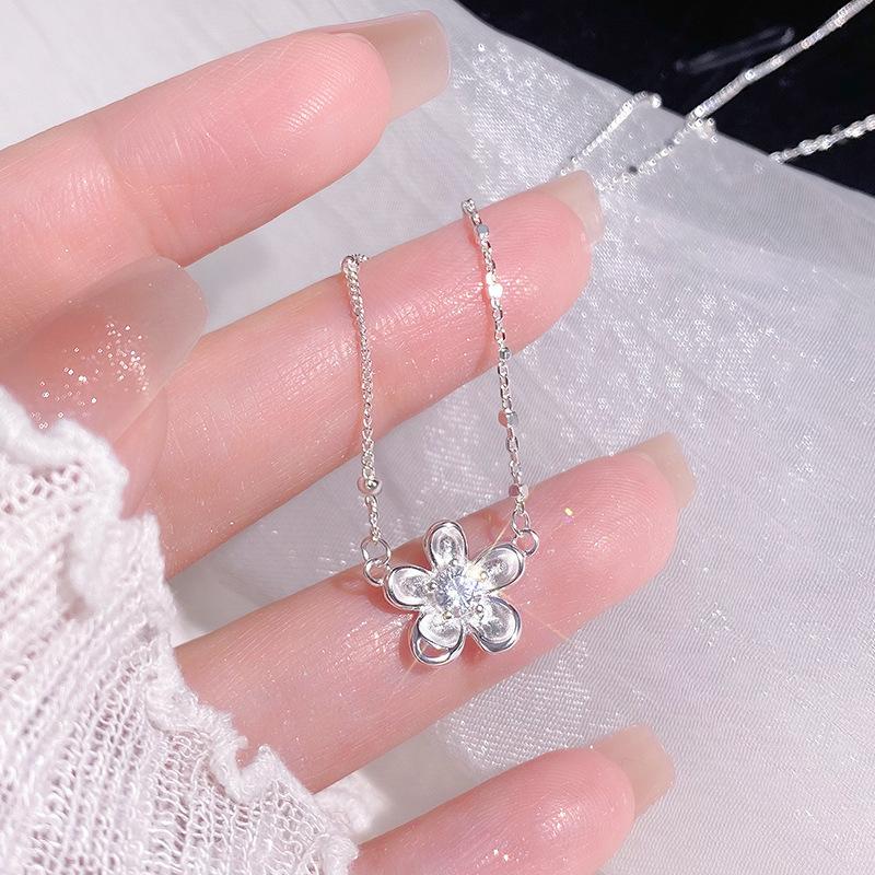 Милое цветочное ожерелье для женщин в новом стиле: Простой, модный, изысканный, маленький и свежий темперамент