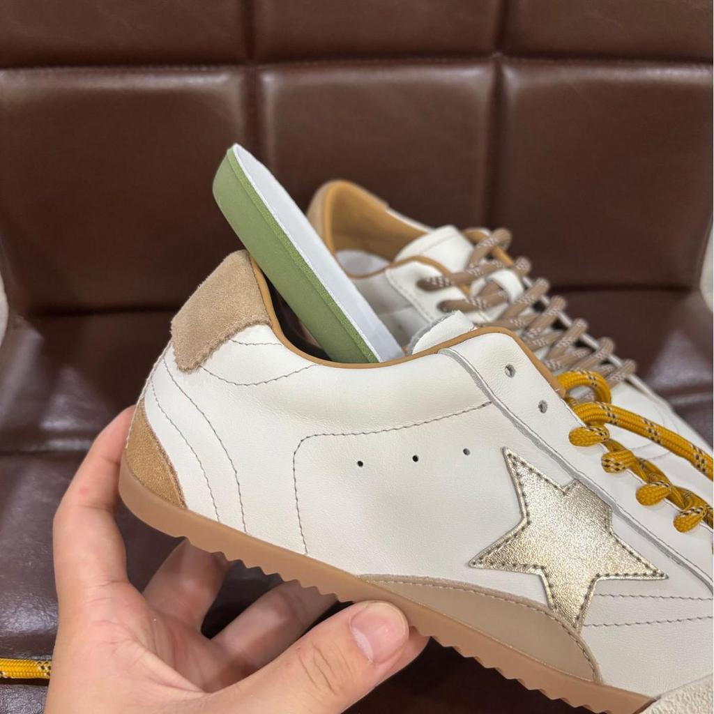 Женские осенние кроссовки «Звезда»: Верхний слой коровья кожа с подкладкой из овчины, дышащая белая мягкая подошва, повседневная обувь