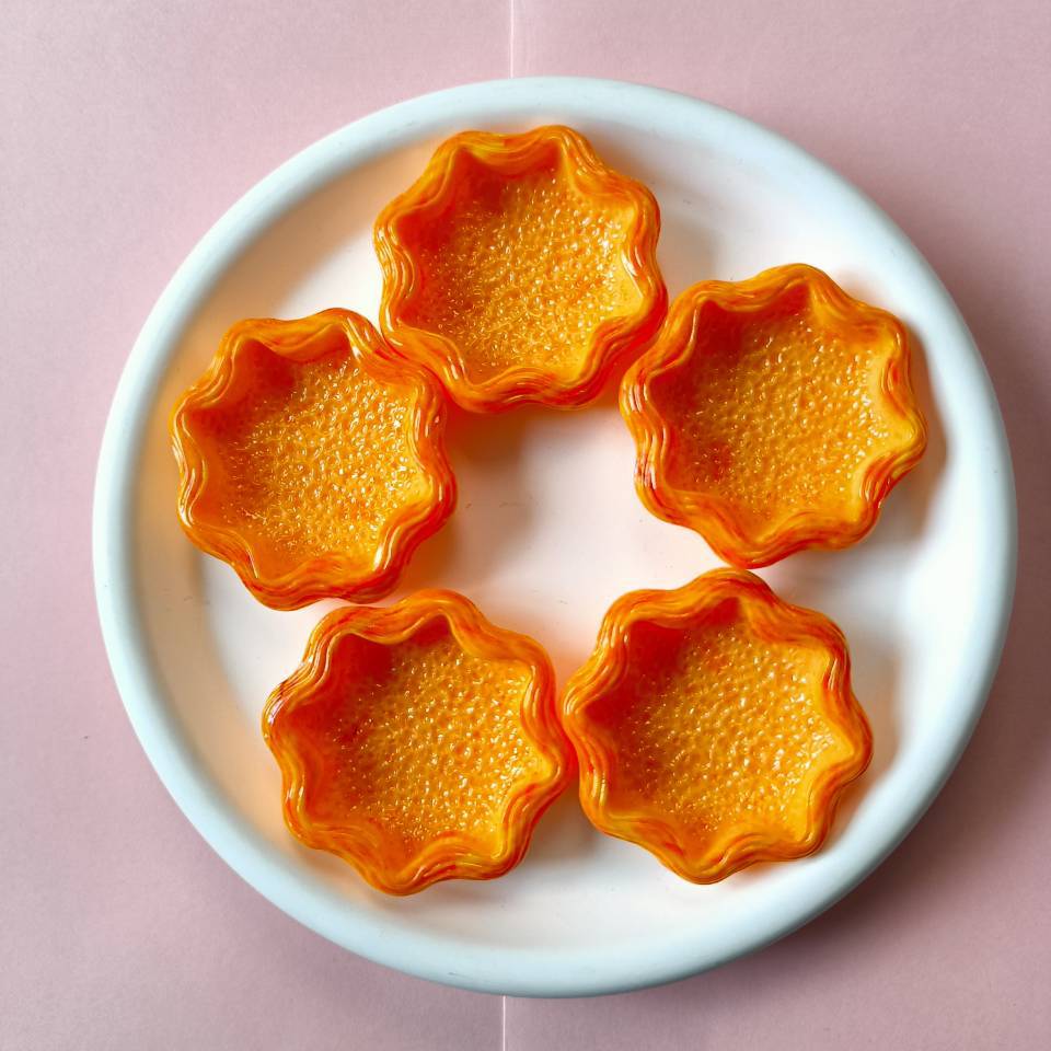 100Pcs/Lot 3D Mini Egg Tart Miniature Doll House Food Charms Resin Flatback Cabochons for Diy Phone Case and Hair Accessories