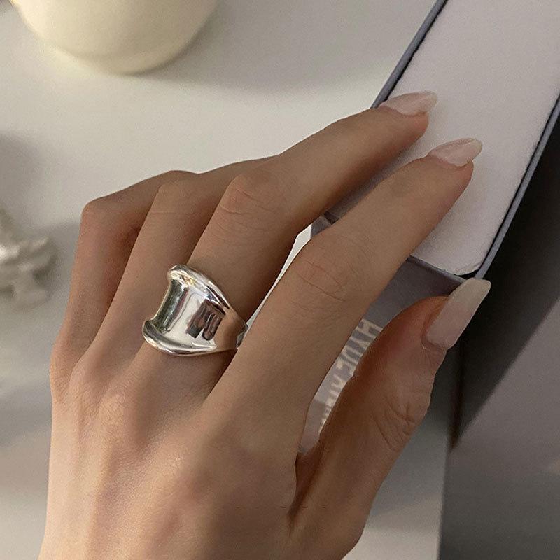 Trendy Minimalist Korean Vintage Stacking Rings for Women - Influencer-Approved Light Luxury Style.