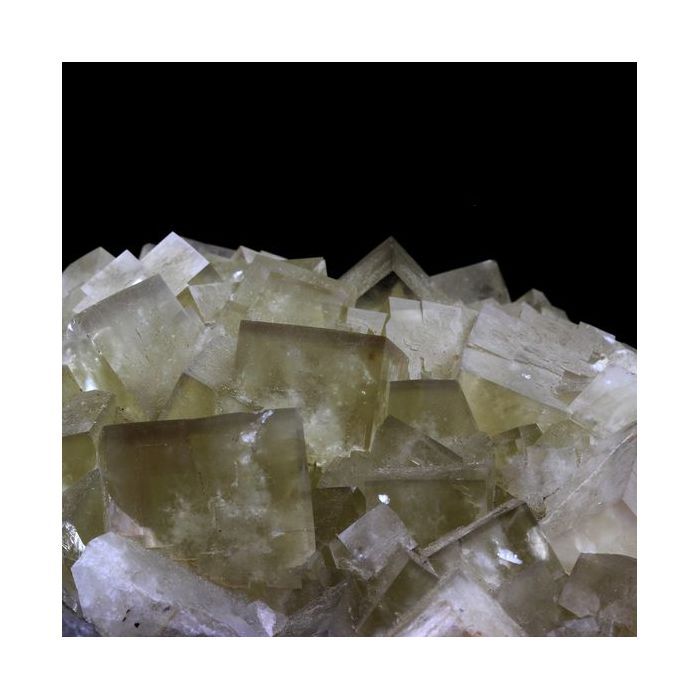 Pierres et Minéraux. Fluorite. 4237.0 ct. Mine d'Avellan, Var, France.