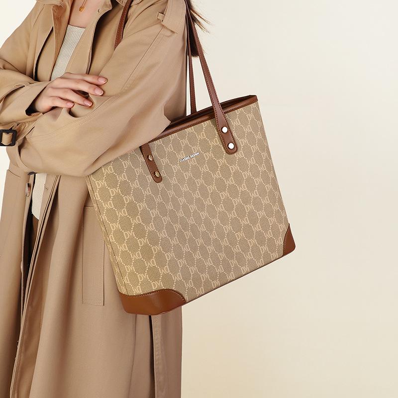 Tote Bag for Women 2025 New Versatile Large Capacity College Student Commuting Shoulder Handbag for Women