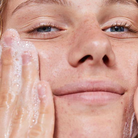 Avene Гель для умывания Cleanance 400 мл Двойной план *Контроль себума *Мягкокислотное очищение *Очищающая пена