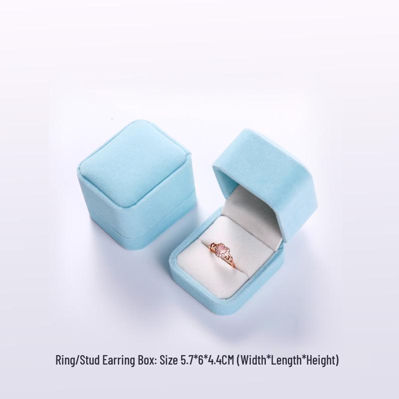 Подарочный набор украшений Higu: Цельная коробка с серебряной полировальной тканью, отделениями для серег, ожерелья и кольца, спиртовыми салфетками, берушами и зеркалом.