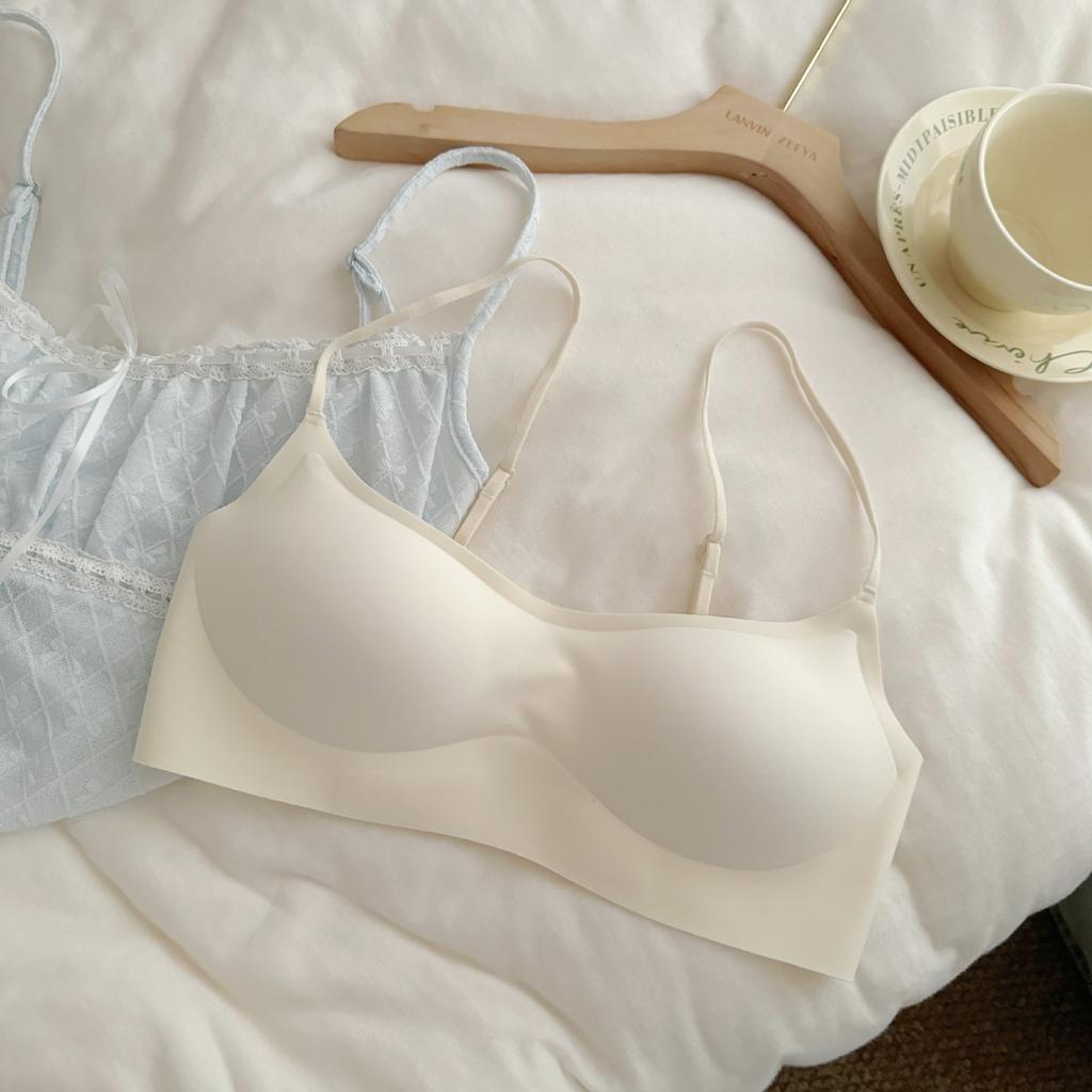 Low-neck liquid foundation underwear women's thin big breasts show small and thin jelly strip lift invisible seamless bra cover