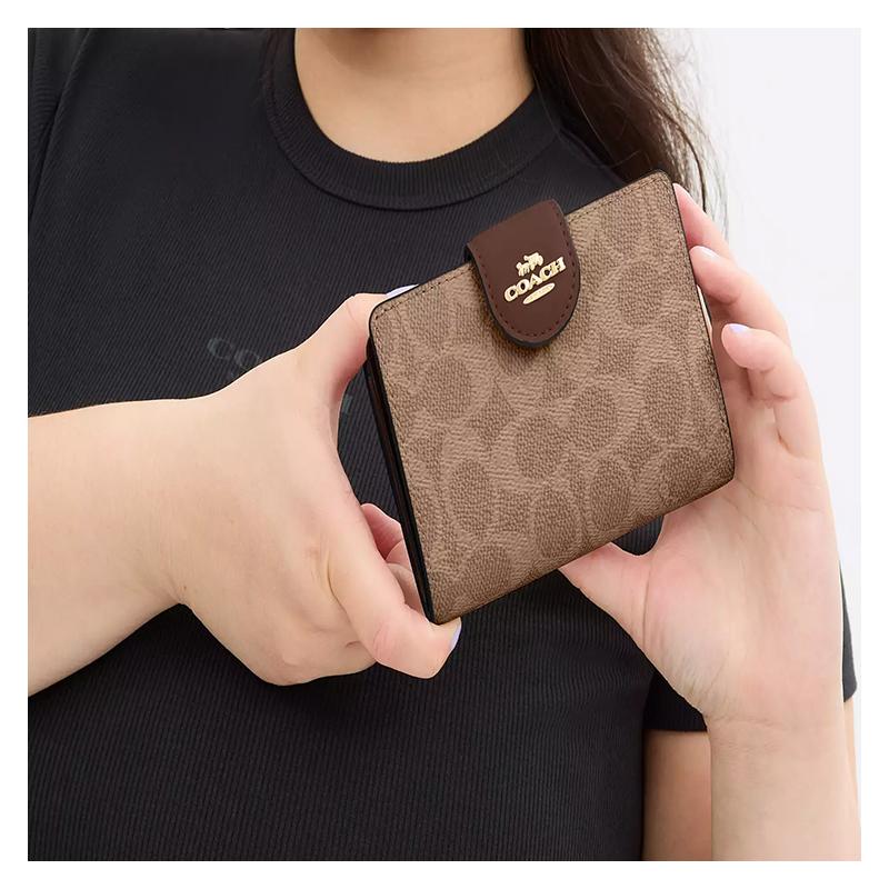 Coach SignatureCanvas 13 Фирменный логотип Застежка-кнопка Премиум-кожа Кошелек Маленький Женский Коричневый с коричневым Коричневый и коричневый