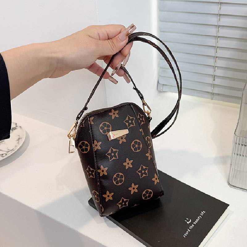 Fashion Women Small Round Pu Crossbody Bag With Zipper Closure For Casual Use