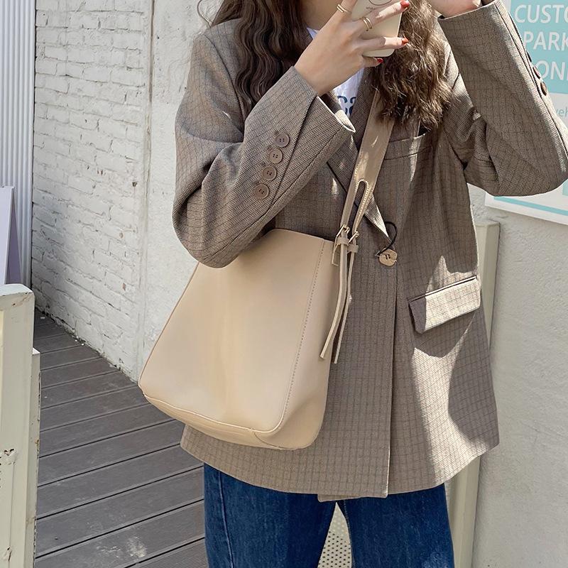 Ретро-сумка большой вместимости для женщин, новая модная и трендовая сумка-ведро, французская сумка-мешок подмышкой, универсальная сумка через плечо