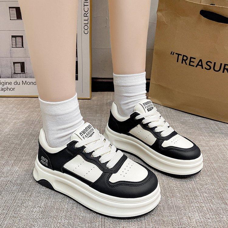 Маленькие белые туфли на толстой подошве женские одинарные туфли с подошвой-бубликом увеличиваются в высоту 2025 весна и осень новая универсальная мода студенческие спортивные и л