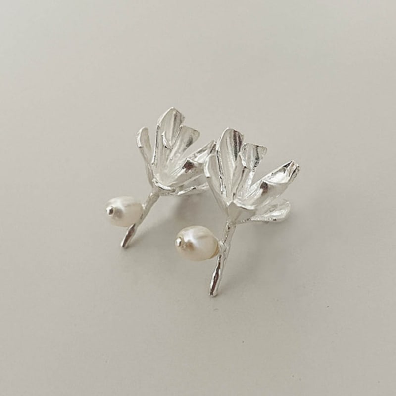 ELYONA [ELYONA] a fluer earrings