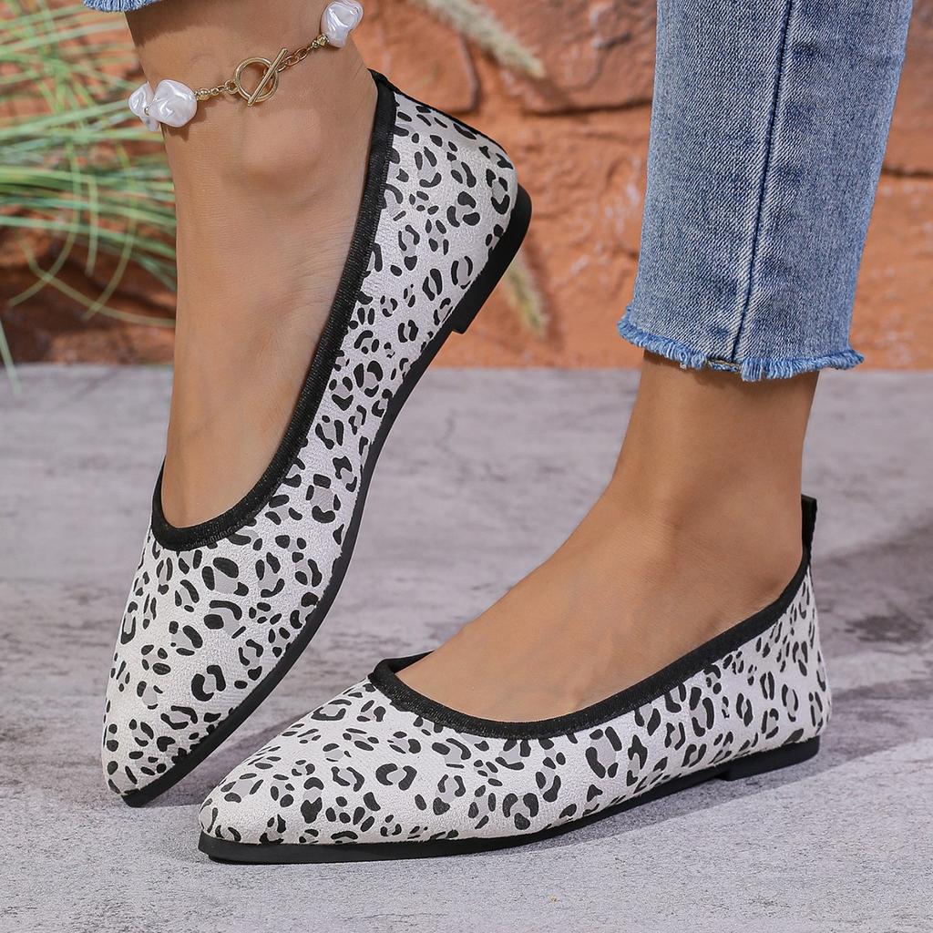 Fashion Women Flats Shoes New Slip On Women Loafers Autumn Pointed Toe Leopard Print Sexy Flat Shoes Casual Comfortable Large Size Shoes