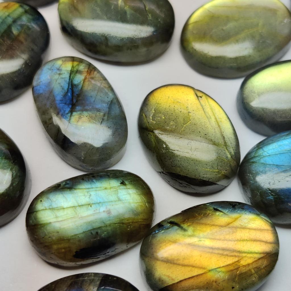 Овальный кабошон размером 12-22 мм, многоцветный блестящий лабрадорит, кабошон лабрадорита, лот драгоценных камней, лот овальной формы, лот для изготовления ювелирных изделий, драгоценный камень лабрадорит.