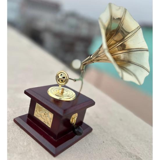Timeless Elegance: Handmade Vintage Dummy Gramophone for Home Décor & Memorial Gifting