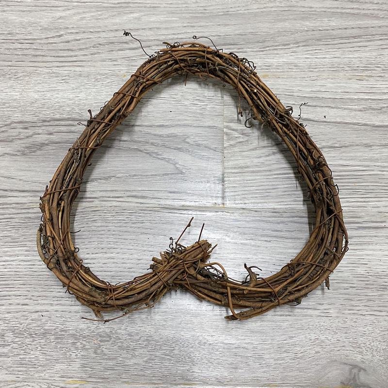 Natural Dried Pine Cones for Christmas Tree Decoration, Photography Props, Floral Wreaths, and Bouquets.