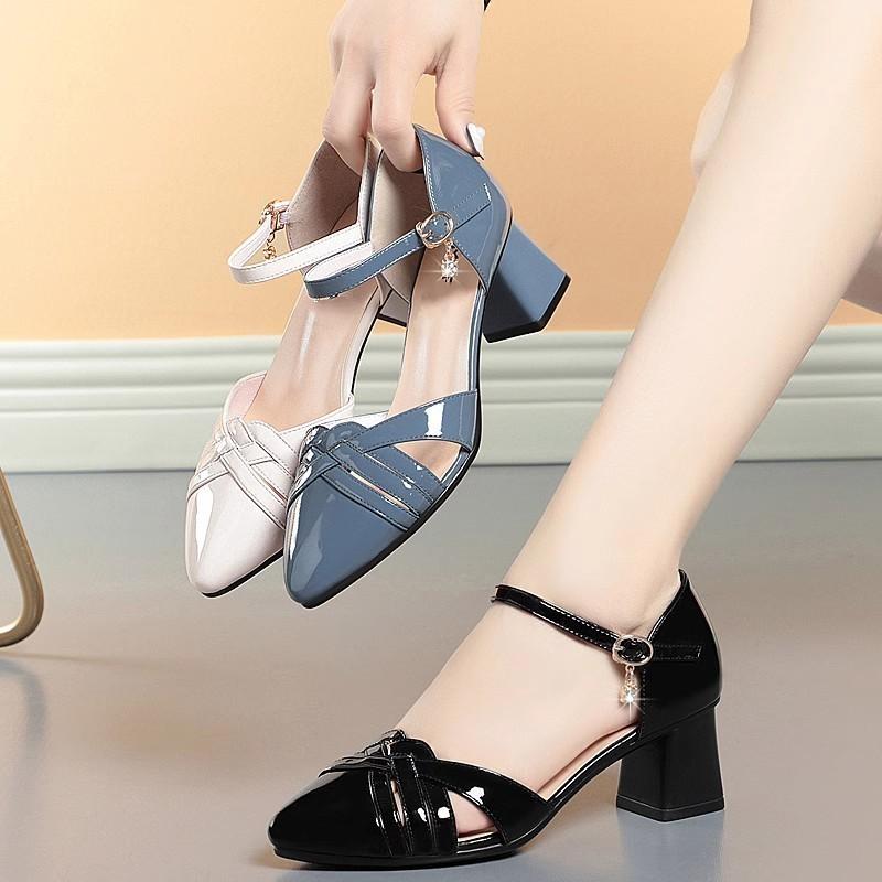 Модные женские туфли Модные черные лакированные туфли на квадратном высоком каблуке 2025 Новые женские повседневные туфли с ремешком на пряжке Удобные офисные туфли для работы