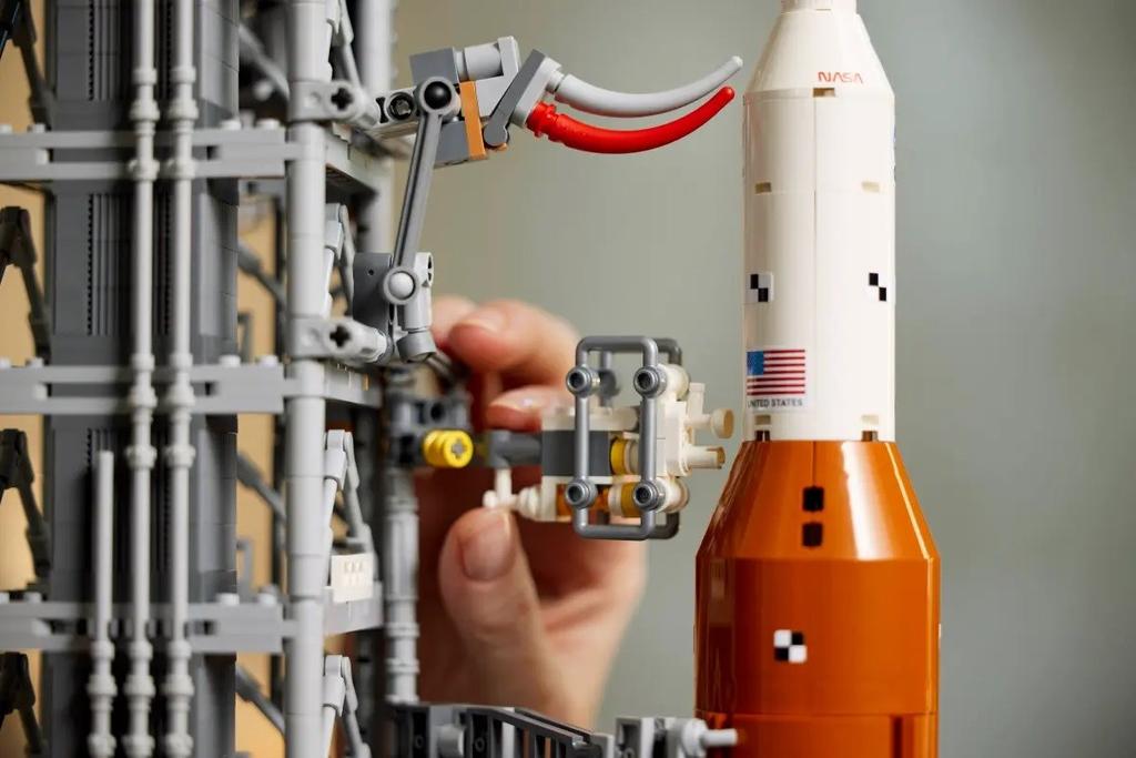 Lego Icons 10341 Nasa Artemis Sls Rocket
