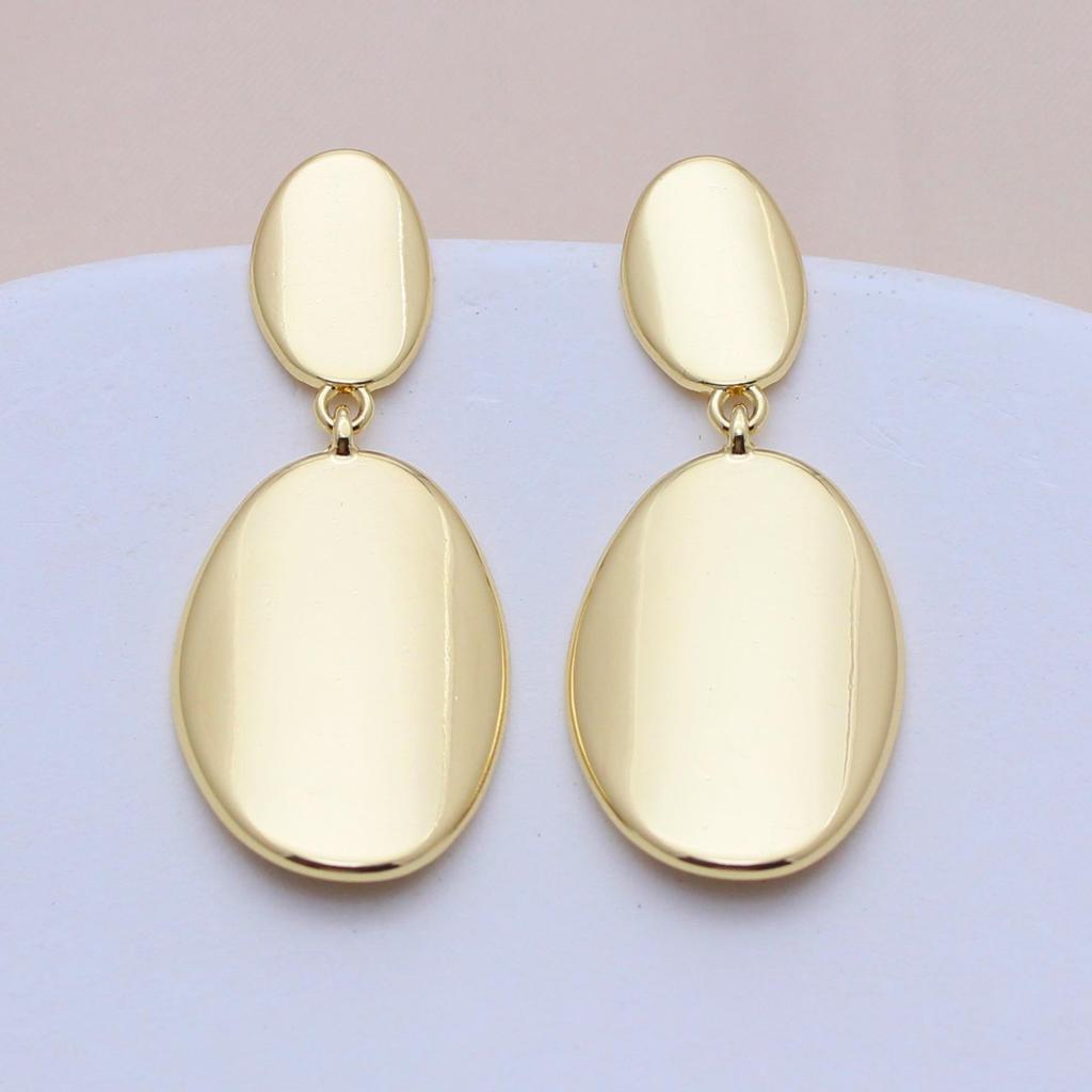 S925 Silver Needle Oval Earrings for Women - Elegant, Smooth, Light Luxury, Real Gold Color Retention.