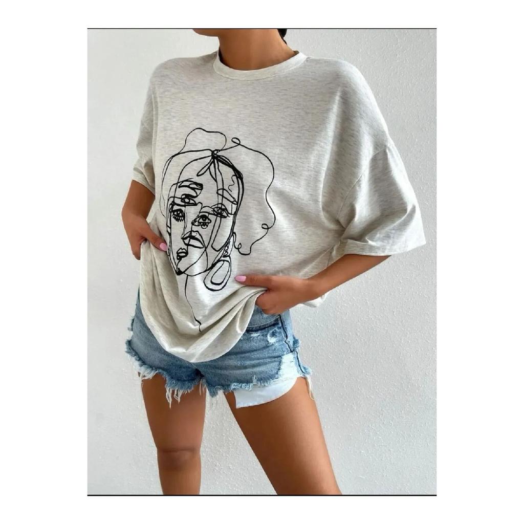 Женская белая футболка оверсайз с принтом лица и деталями