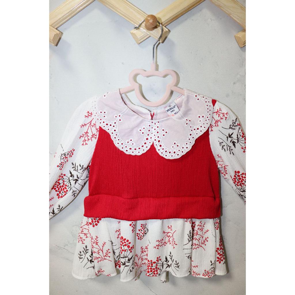 Стильный комплект для девочек - блузка с цветочным узором и современные брюки